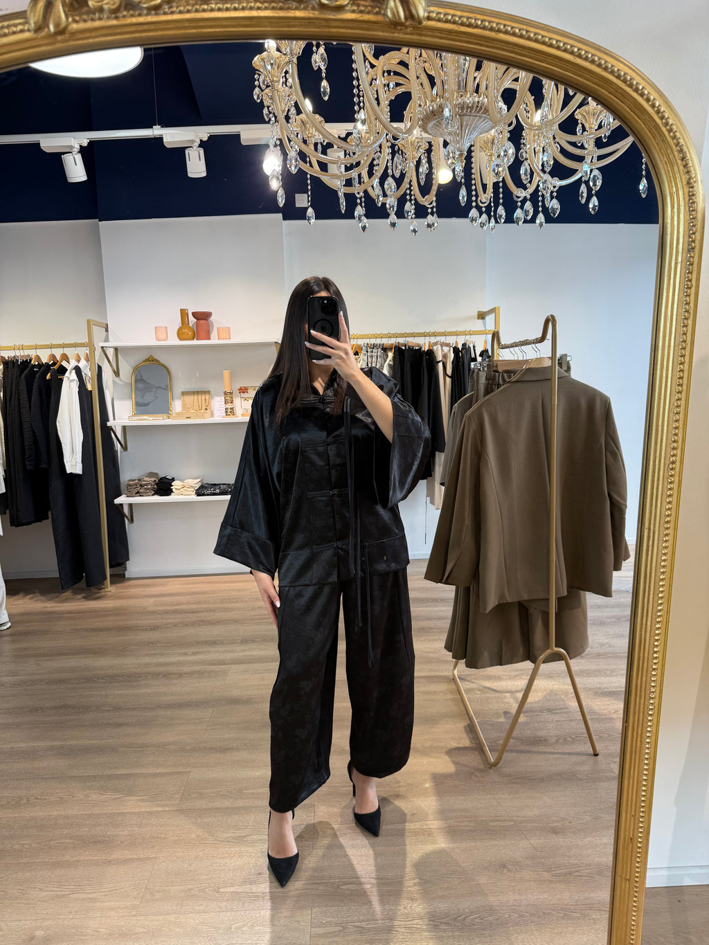 Ensemble noir effet satiné à pantalon large