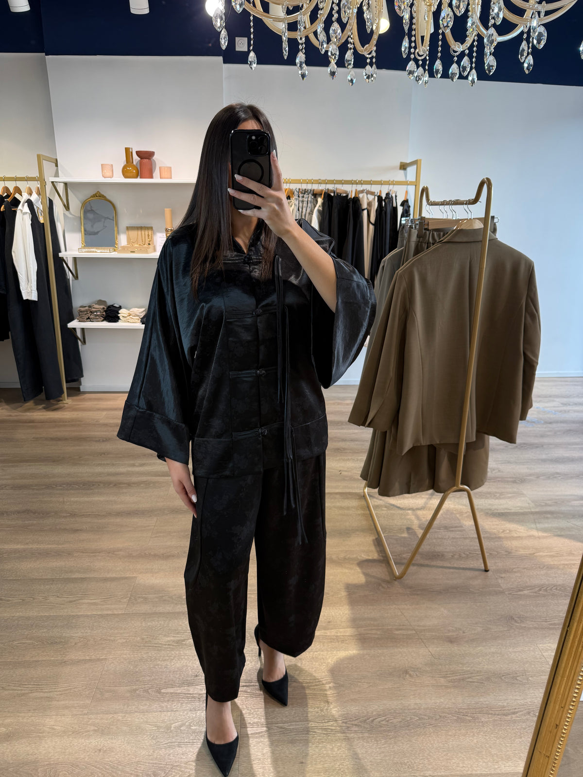 Ensemble noir effet satiné à pantalon large
