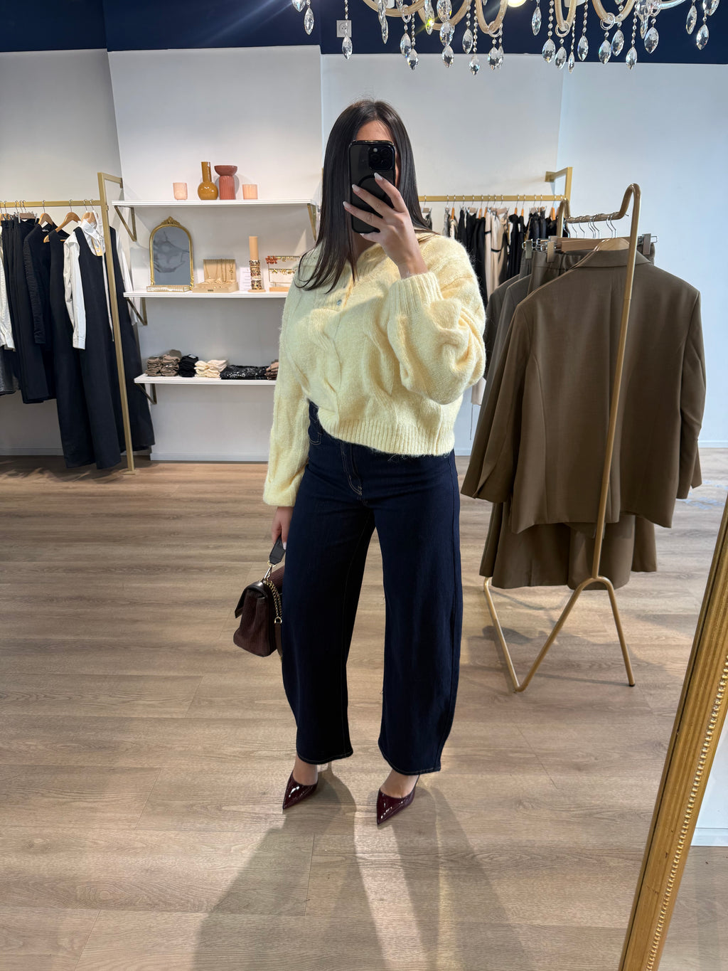 Pull torsadé jaune pâle à col polo