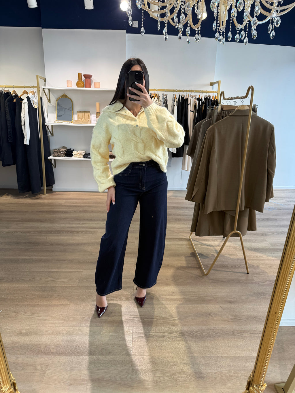 Pull torsadé jaune pâle à col polo