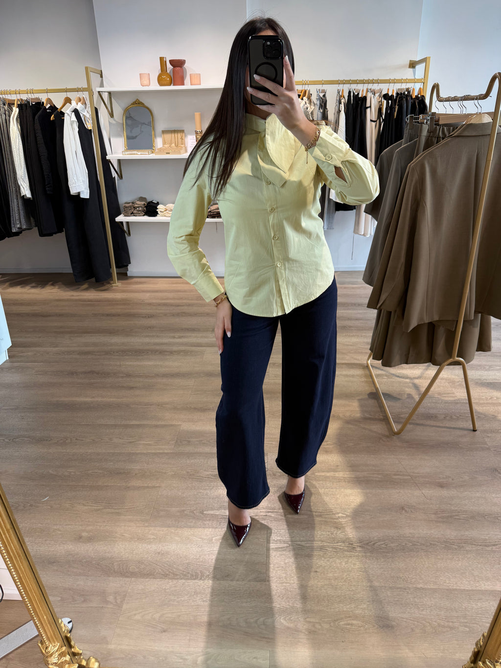 Chemise jaune pâle à manches longues