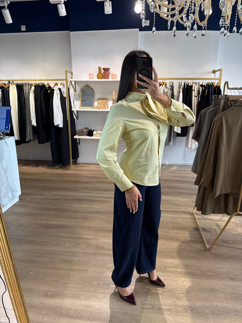 Chemise jaune pâle à manches longues