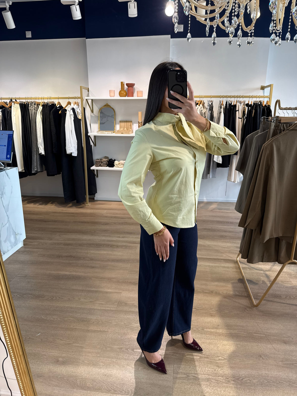 Chemise jaune pâle à manches longues