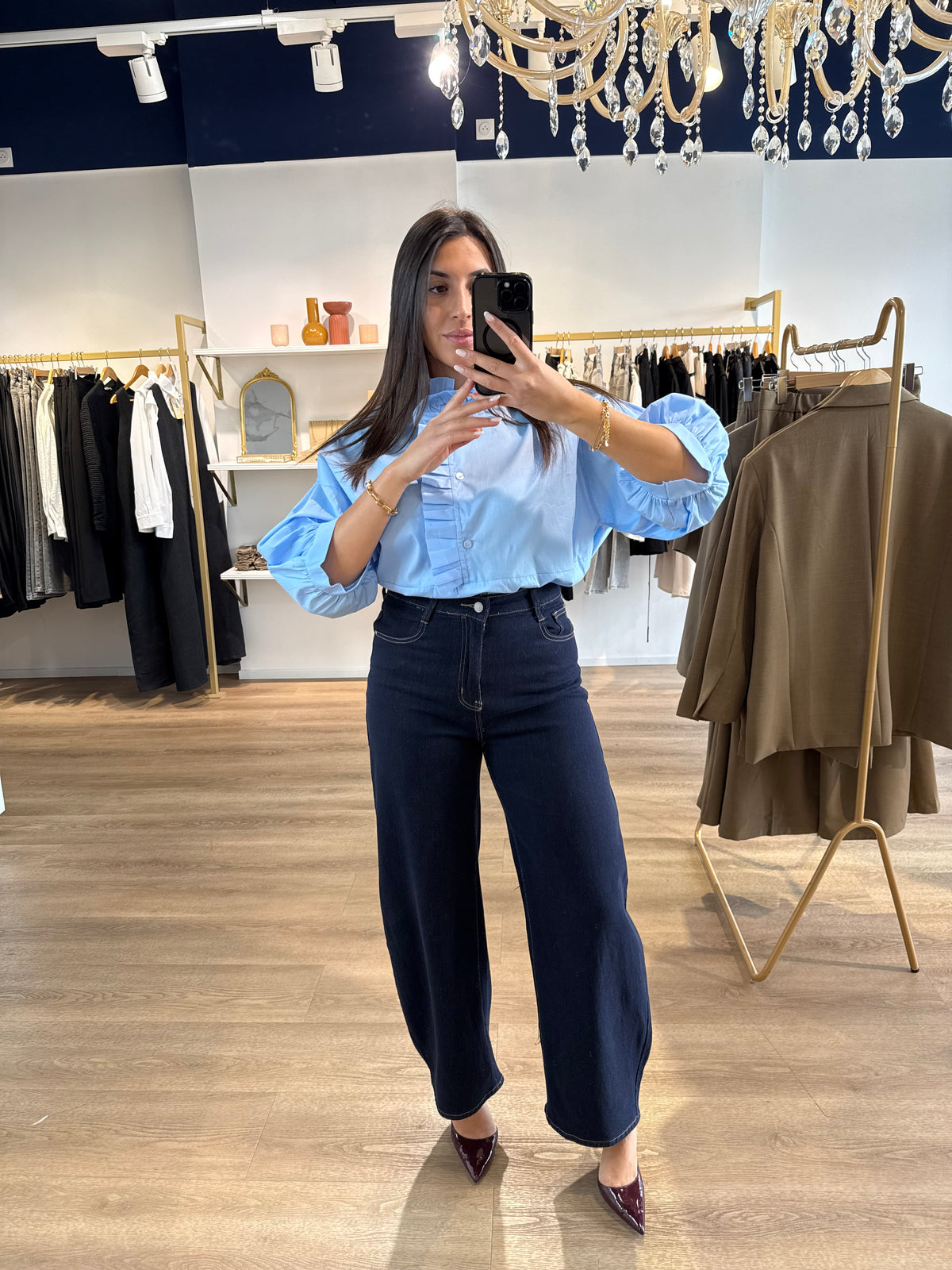 Blouse bleu ciel à volants