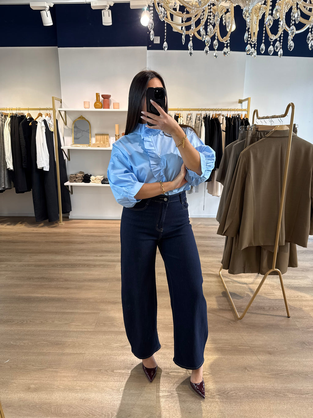 Blouse bleu ciel à volants